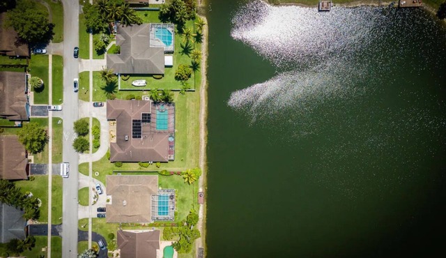 Spacious 5-bedroom house with WiFi and AC in superb Fort Lauderdale