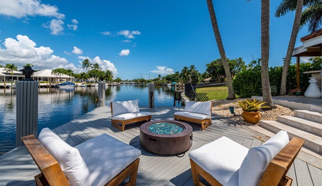 Spacious 5-bedroom villa in charming Fort Lauderdale, Dock and Pool
