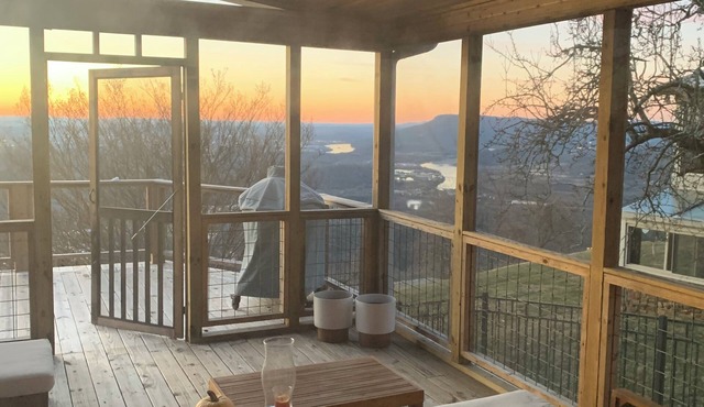 Spacious 5-bedroom house atop mountain- minutes from Downtown Chattanooga