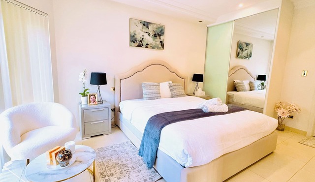 Spacious 5-bedroom house water view in Ramsgate Beach with WiFi, AC.