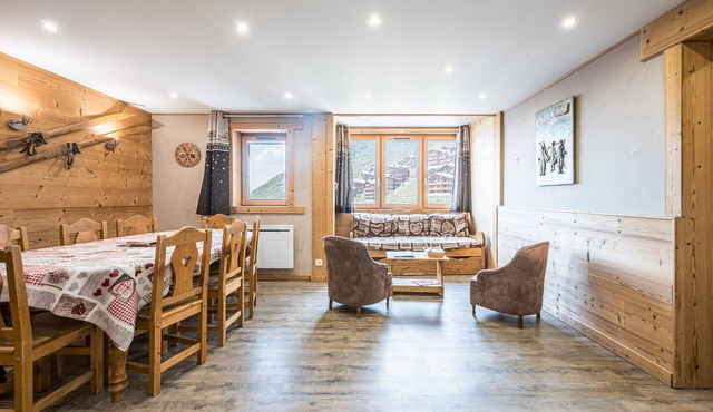 Spacious 5-Bedroom Apartment in Val Thorens Center with Mountain View – Sleeps 10