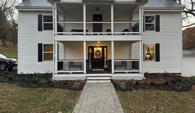 Spacious 5-bedroom house in welcoming Christiansburg with WiFi, AC