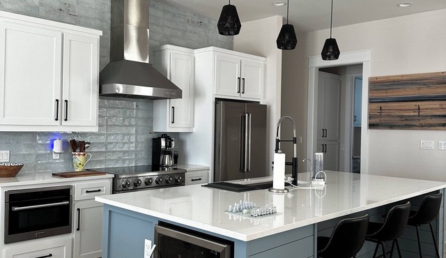 Spacious 5-bedroom house on Mustang Island with private beach access.Sleeps 11