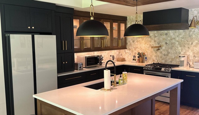 Spacious 5-bedroom house in charming Stone Mountain with WiFi, AC