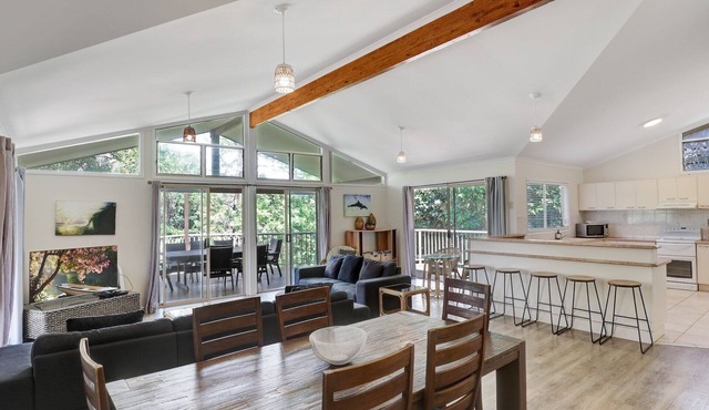 Spacious 5 bedroom house with plenty of room for the whole family. Walk.