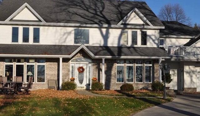 Spacious 5-bedroom house in terrific Detroit Lakes with WiFi, AC on Detroit lake