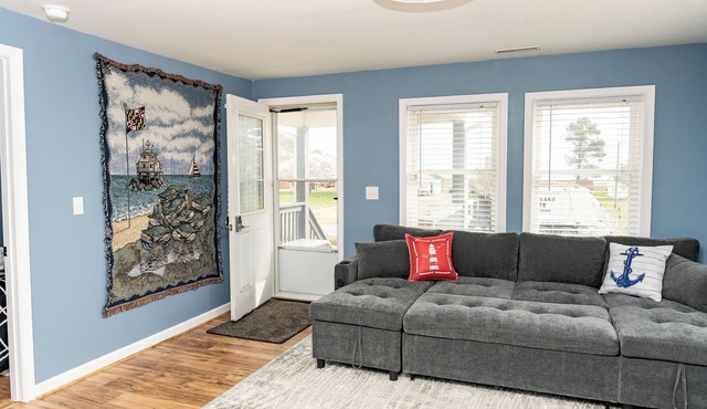 Spacious 5-bedroom Chesapeake Bay Waterfront Retreat