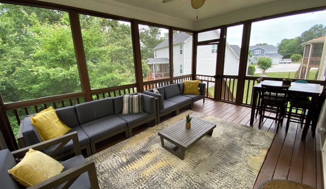 Spacious 5-bedroom house in charming Raleigh suburb in Fuquay-Varina wt WiFi, AC