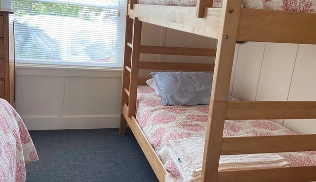 Spacious 5-bedroom Beachfront Cottage in Kennebunkport