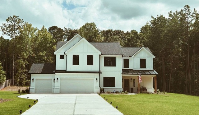 Spacious 5-bedroom house in enchanting Lawrenceville with WiFi, AC