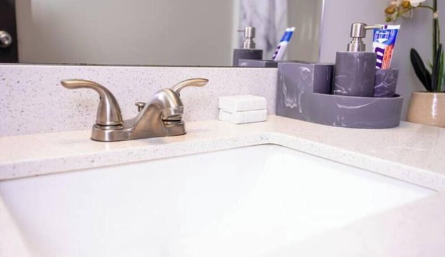 Spacious 5-bedroom house with AC and WiFi in charming Lawrenceville