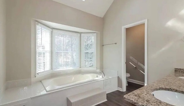 Spacious 5-bedroom house in gorgeous Lawrenceville with AC