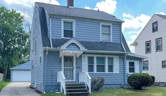 Spacious 5-bedroom house in Maple Heights