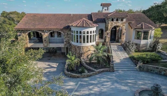 Spacious 5-bedroom Grand Estate in beautiful New Braunfels
