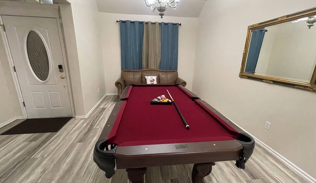 Spacious 5-bedroom house with WiFi, AC in charming Oklahoma Citynn