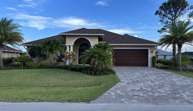 SPACIOUS 5 BEDROOM RESIDENCE "GATHERINGS ALLOWED"