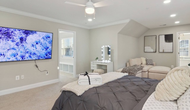 Spacious 5-bedroom house with fitness room and AC in pleasant Silver Spring