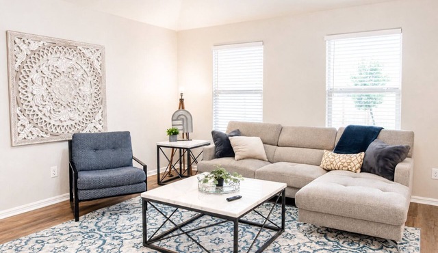 Spacious 5-bedroom, 2-bath home in Crowley, perfect for families and groups. Sleeps up to 10 with comfortable living areas and a full kitchen. Located minutes from Fort Worth, offering easy access to dining, shopping, and attractions.