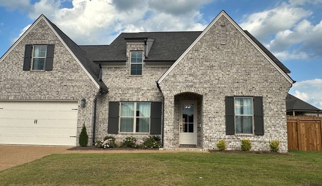 Spacious 5-bedroom, 3.5-bath home in Oxford: 4 miles from The Square!