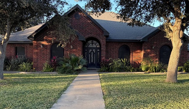 Spacious 5-bedroom 3.5 bath home on 1/2 an acre in Mission. Pet friendly.