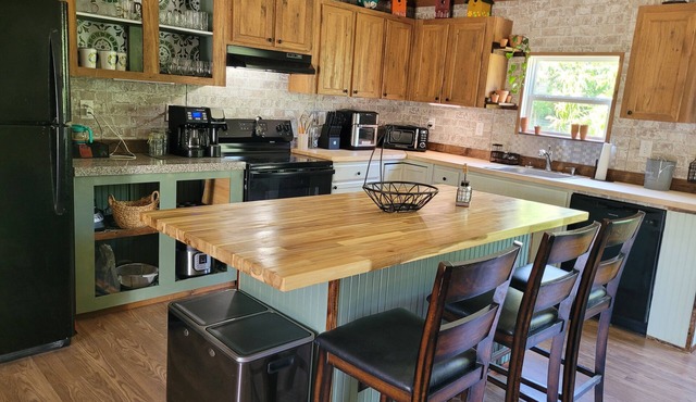 Spacious 5-bedroom/3 bath mobile home on an Orchard of 5 acres in Alachua