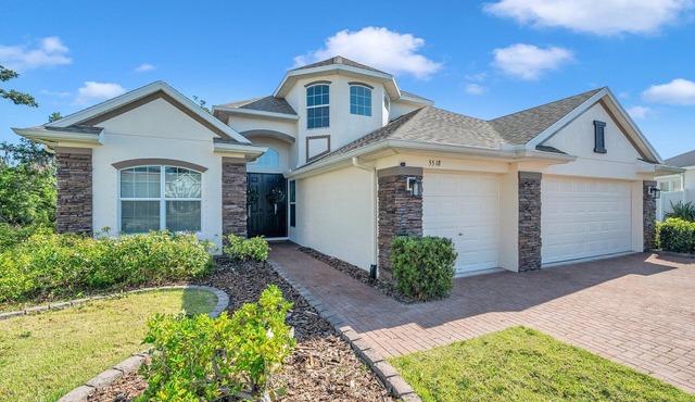 Spacious 5-bedroom 3 full Bath house on large lot & cul-de-sac close to beaches