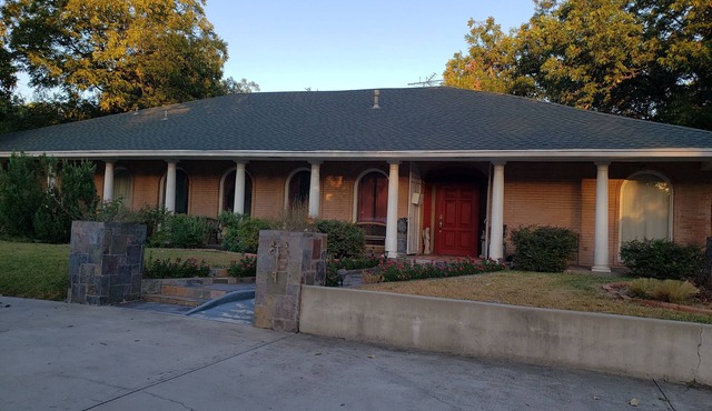 Spacious 5-bedroom 4-bathroom house in North Dallas near LBJ Freeway.