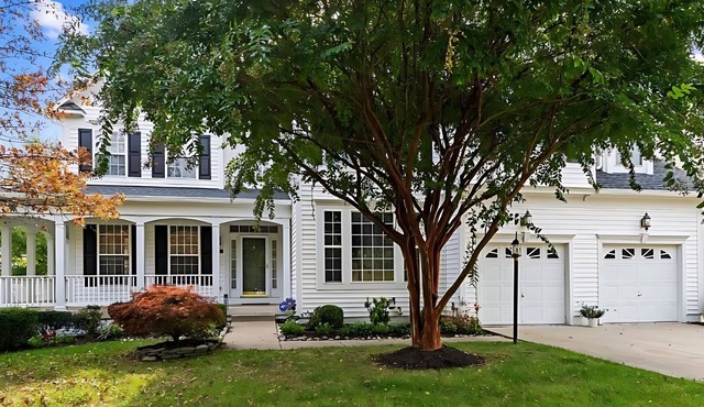 Spacious 5-bedroom 4-bath house with office in Bowie AC, WiFi. Enjoy your stay