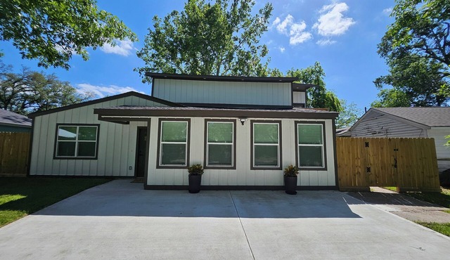 Spacious 5-bedroom 4 Full Bathroom Newly Remodeled Home