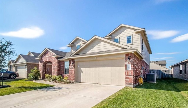 Spacious 5-bedroom, 7 beds house in lovely Katy with Wi-Fi, AC and more!
