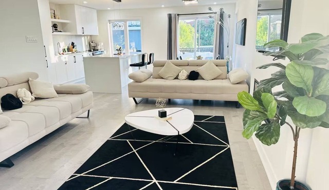Spacious 5-bedroom apartment in enjoyable Longueuil with AC