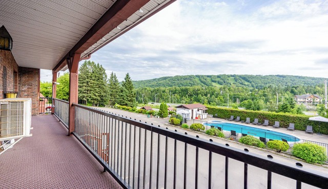Spacious 5 Bedroom Apartment near Saint-Sauveur