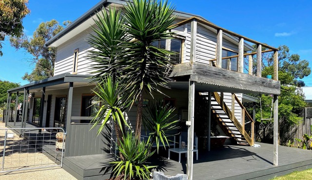 Spacious 5 bedroom, family-friendly property - enjoy the beauty of Barwon Heads.