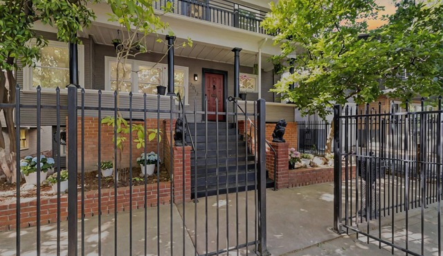 Spacious 5-bedroom bungalow in charming Sacramento with AC