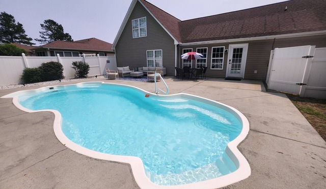 Spacious 5-bedroom Beach Retreat W/Private Pool