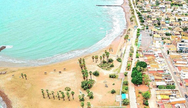 Spacious 5-bedroom Beach Front Ville on the Mediterranean