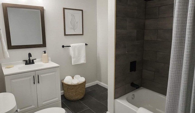 Spacious 5-bedroom building in brilliant Detroit with fitness room