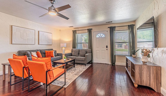Spacious 5-bedroom bungalow in charming McKinney with huge parking space