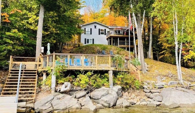 Spacious 5 bedroom house on Eagle Lake. 5 mins from Sir Sams.