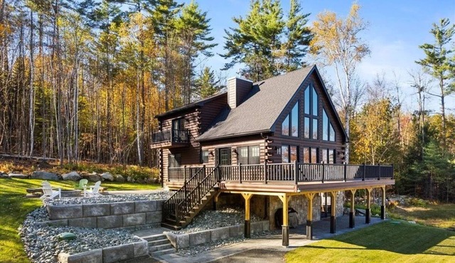 Spacious 5-bedroom cabin in peaceful Haverhill with AC comfort