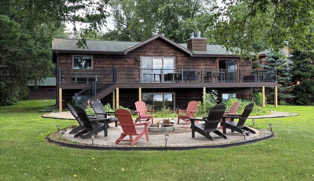 Spacious 5 Bedroom Castle Rock Lake Front Home