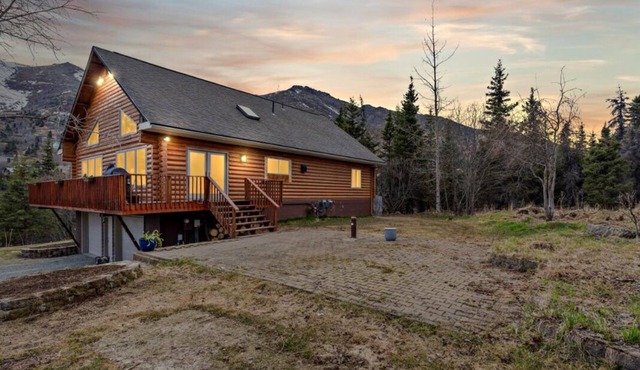 Spacious 5-bedroom chalet in Eagle River with WiFi and fitness room