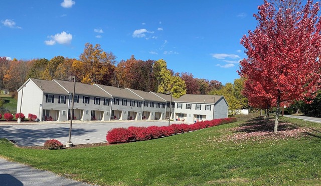 Spacious 5-bedroom condo in charming Altoona with AC