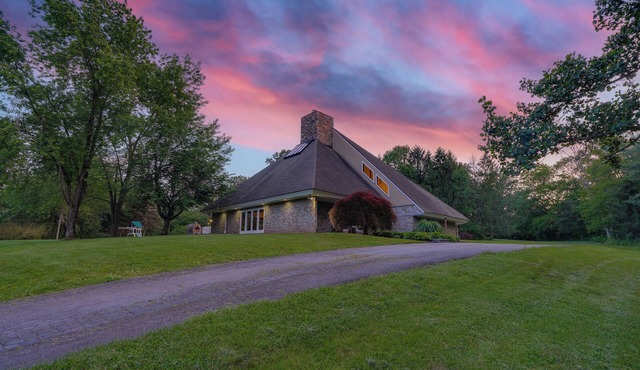 Spacious 5-bedroom estate in wonderful Lititz with AC, WiFi