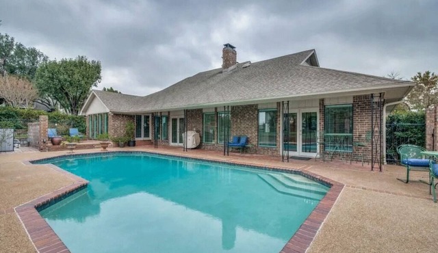 Spacious 5-bedroom executive home in prestigious community of Shepherds Glen.