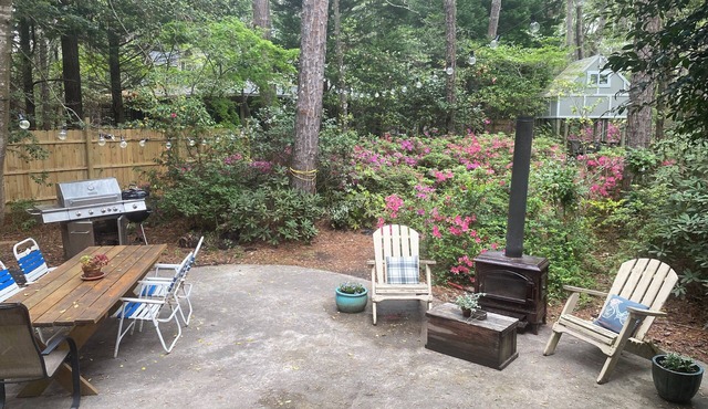 Spacious 5-bedroom family house on one acre in charming Manteo