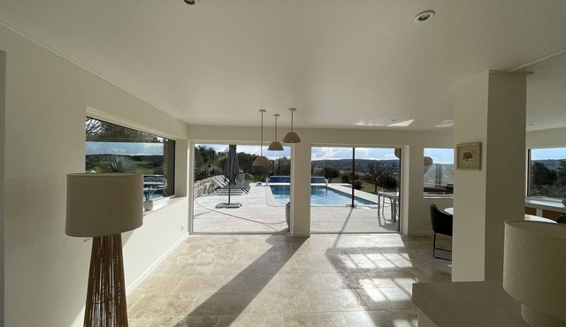 Spacious 5-Bedroom House with Pool, Garden, and Studio in Saint-Remèze – Pet Friendly, Free WiFi