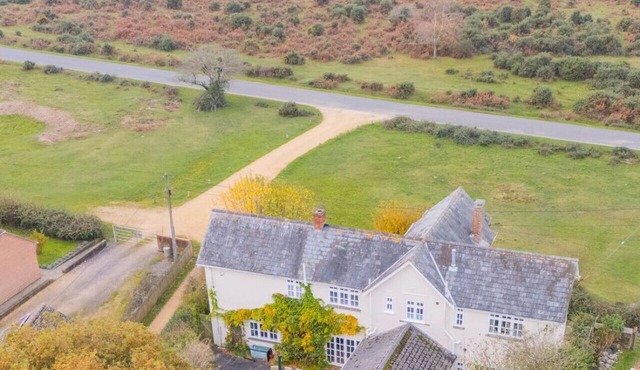 Spacious 5-bedroom home with cinema room, Aga kitchen & forest walks