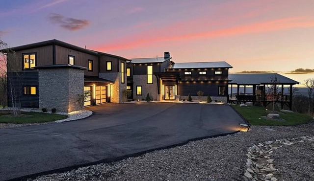 Spacious 5-bedroom house in charming Eagles Nest, Banner Elk