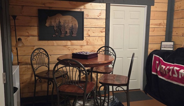 Spacious 5-bedroom house in delightful Bellefonte with AC, WiFi